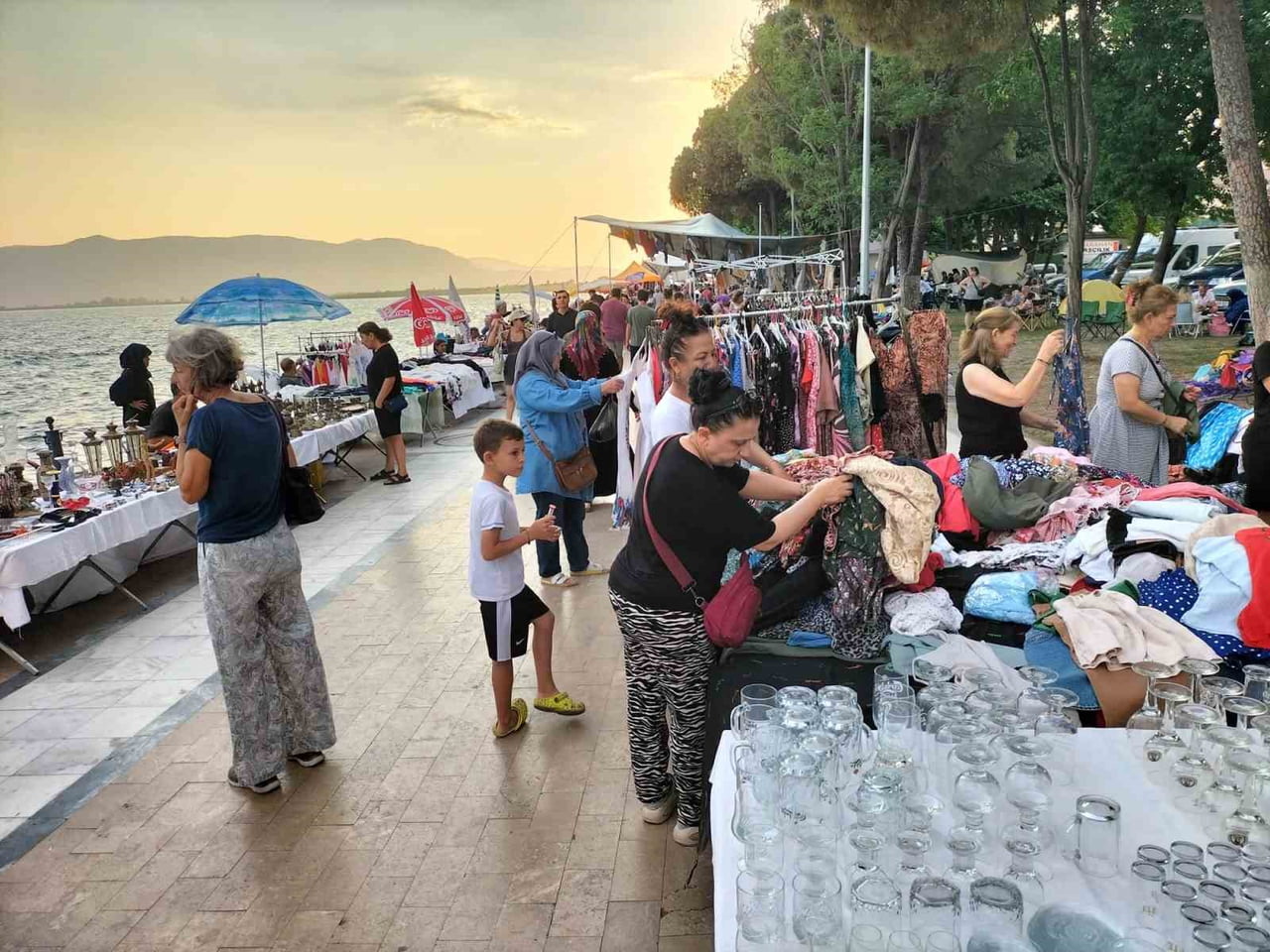 KÖYCEĞİZ’DE HAFTA SONU İKİNCİ EL PAZARI KURULDU