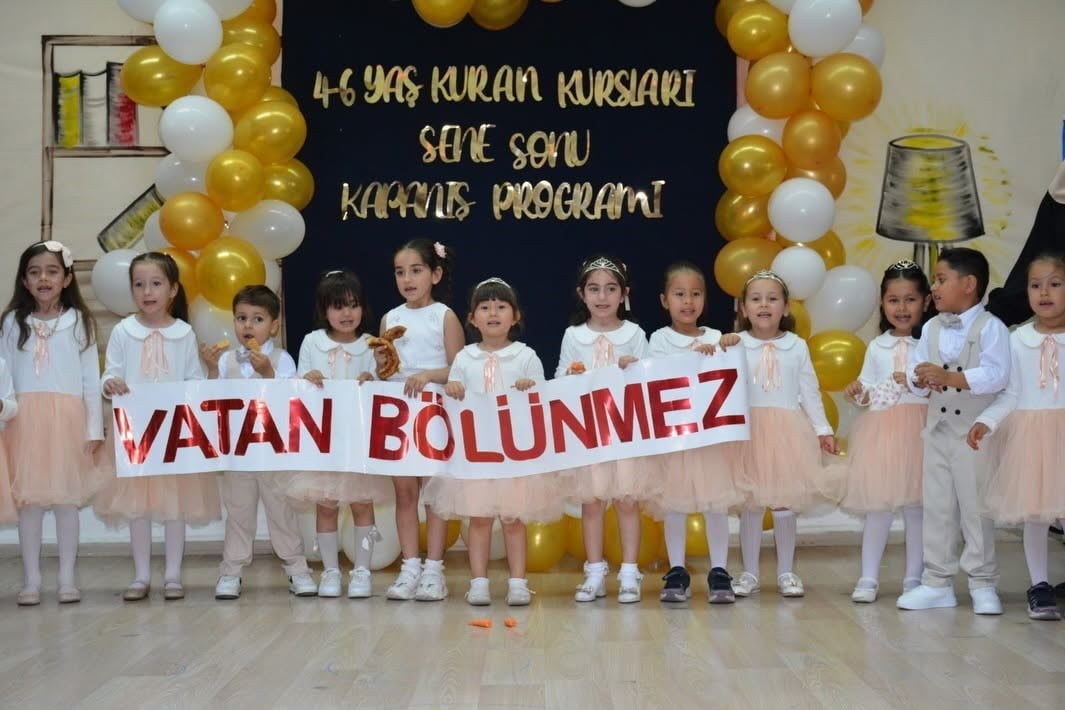 KÖYCEĞİZ’DE KUR’AN KURSLARININ MİNİK ÖĞRENCİLERİ DUYGULANDIRDI