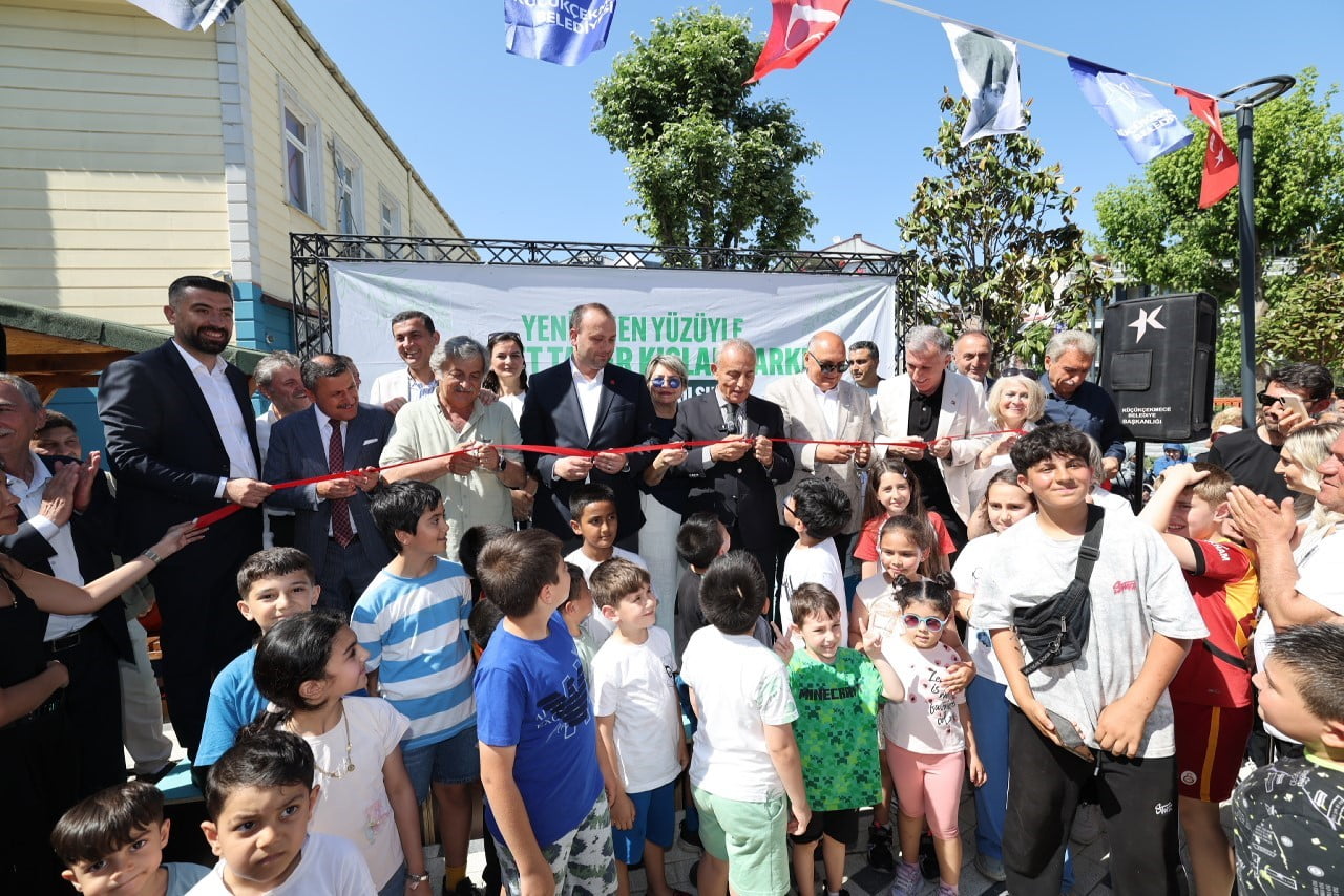 KÜÇÜKÇEKMECE BELEDİYESİ TARAFINDAN BAŞTAN SONA YENİLENEN AHMET TANER KIŞLALI PARKI, DÜZENLENEN...