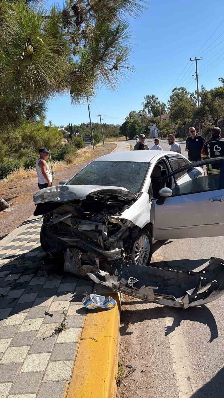 KÜÇÜKKÖY MAHALLESİ SARIMSAKLI GİRİŞİNDE MEYDANA GELEN TRAFİK KAZASINDA ARAÇTA SIKIŞAN BİR KİŞİ...