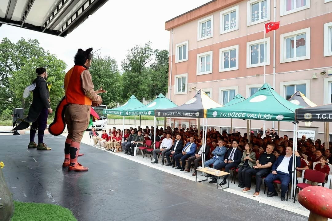 KÜLTÜR VE TURİZM BAKANLIĞI DEVLET TİYATROLARI GENEL MÜDÜRLÜĞÜ TARAFINDAN YÜRÜTÜLEN KAMYON...