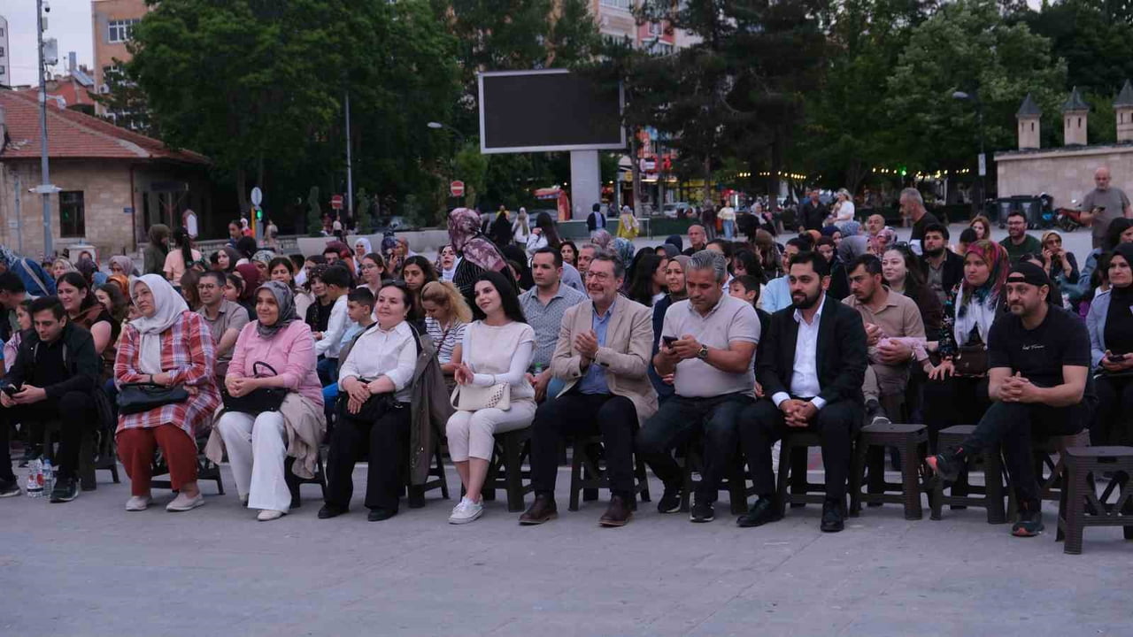 KÜLTÜR VE TURİZM BAKANLIĞI TARAFINDAN VATANDAŞLARI SİNEMA KÜLTÜRÜYLE BULUŞTURMAK AMACIYLA...