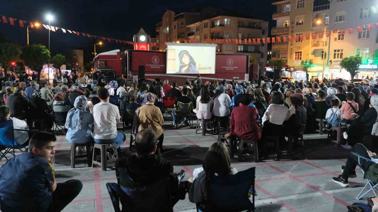 KÜLTÜR VE TURİZM BAKANLIĞI TARAFINDAN VATANDAŞLARI SİNEMA KÜLTÜRÜYLE BULUŞTURMAK AMACIYLA...