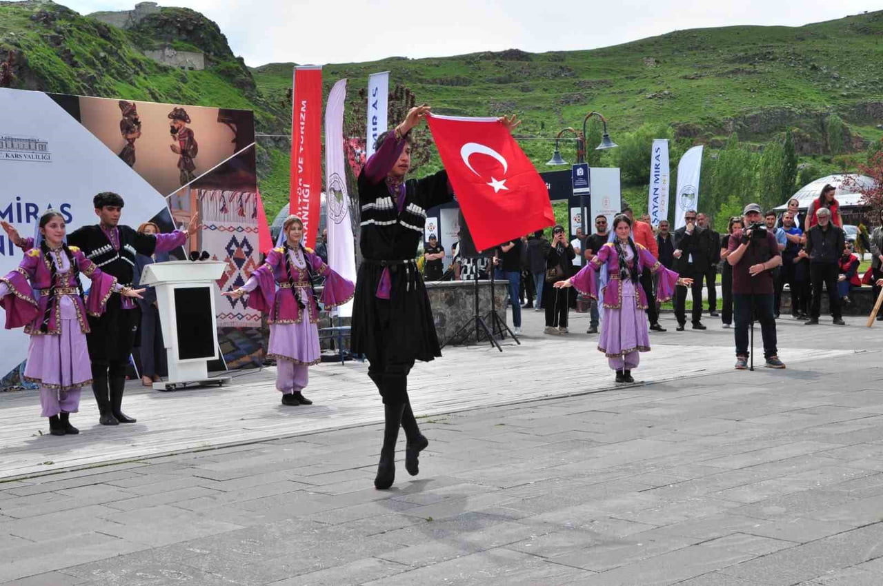 KÜLTÜR VE TURİZM BAKANLIĞININ KATKILARIYLA, KARS VALİLİĞİ VE BİZ EBRU DERNEĞİ İŞ BİRLİĞİNDE...