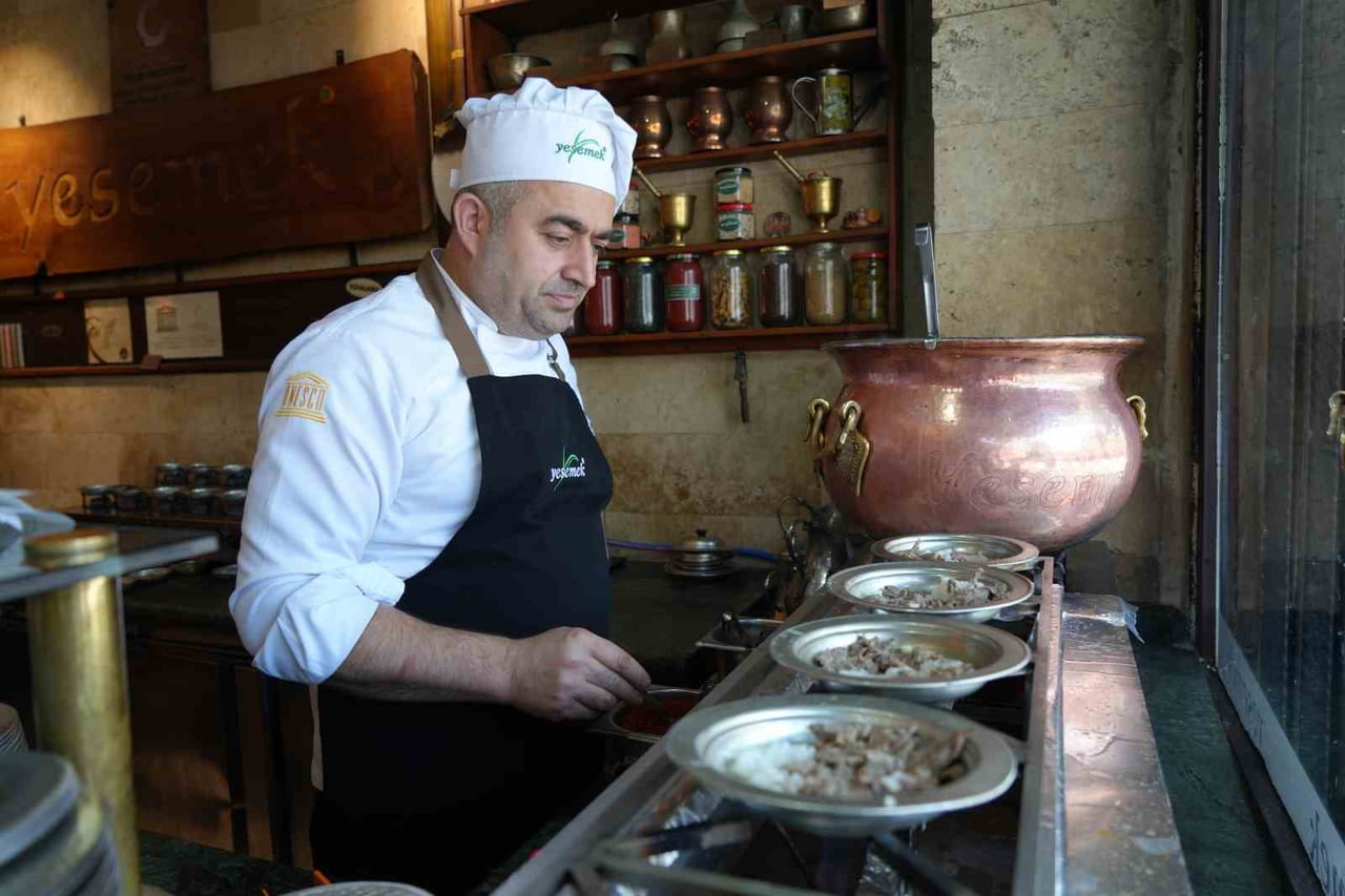 KURBAN BAYRAMI TATİLİNDE GASTRONOMİ ŞEHRİ GAZİANTEP, ZENGİN MUTFAĞI VE YÖRESEL LEZZETLERİYLE YERLİ...
