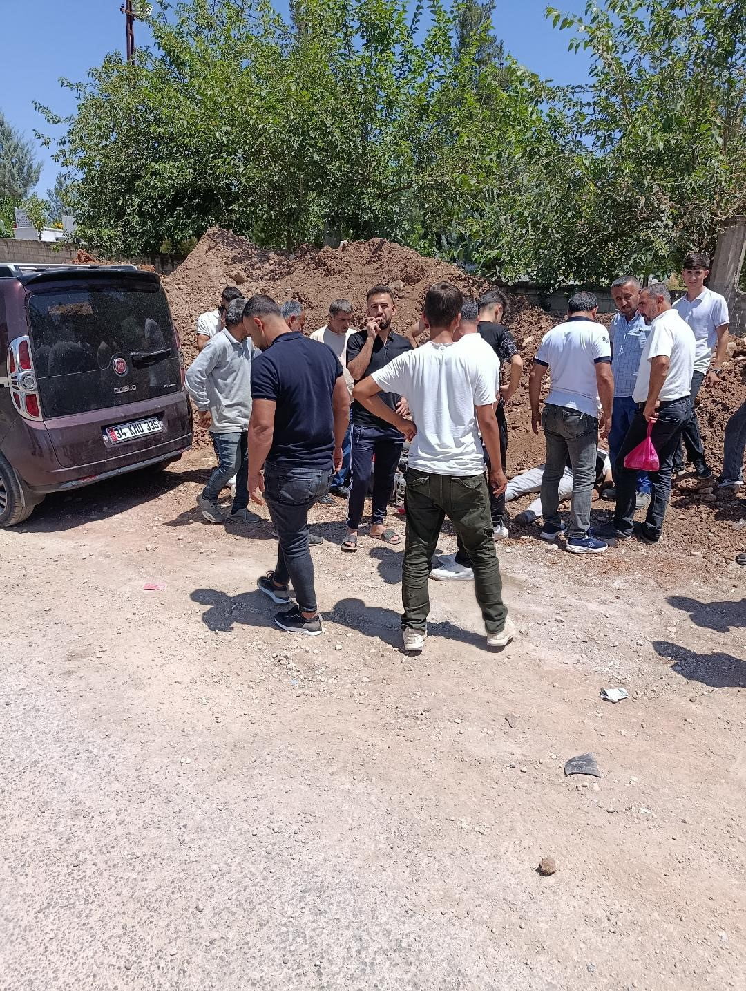 KURTALAN İLÇESİNDE OTOMOBİL İLE MOTOSİKLETİN ÇARPIŞMASI SONUCU MEYDANA GELEN KAZADA MOTOSİKLET...