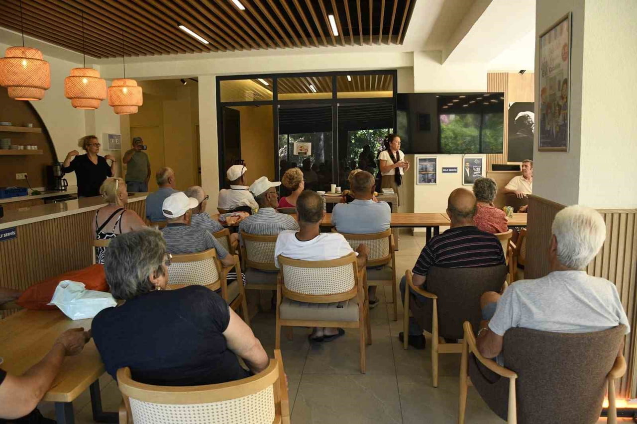 KUŞADASI BELEDİYESİ TARAFINDAN İKİNCİ BAHAR MERKEZİ’NDE DÜZENLENEN "SAĞLIKLI OLMAK İÇİN NASIL...