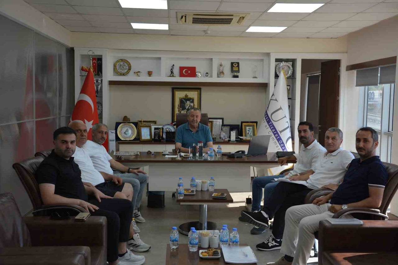 KUŞADASI TİCARET ODASI’NDA GRAND BAZAAR ESNAFI İLE KUŞADASI’NIN TURİZM GÜNDEMİ DEĞERLENDİRİLDİ...