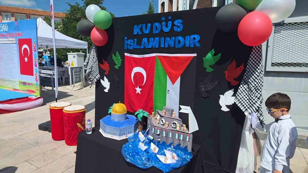 KÜTAHYA'DA 4-6 YAŞ KUR'AN KURSU ÖĞRENCİLERİNDEN YIL SONU COŞKUSU