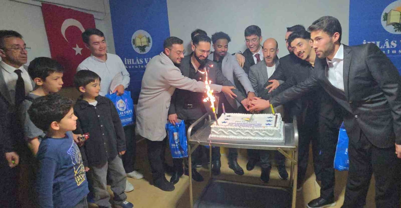 KÜTAHYA'DA FAALİYETLERİNİ SÜRDÜREN İHLAS VAKFI KÜTAHYA HUZUR ERKEK ÖĞRENCİ YURDU'NDA, EĞİTİM...