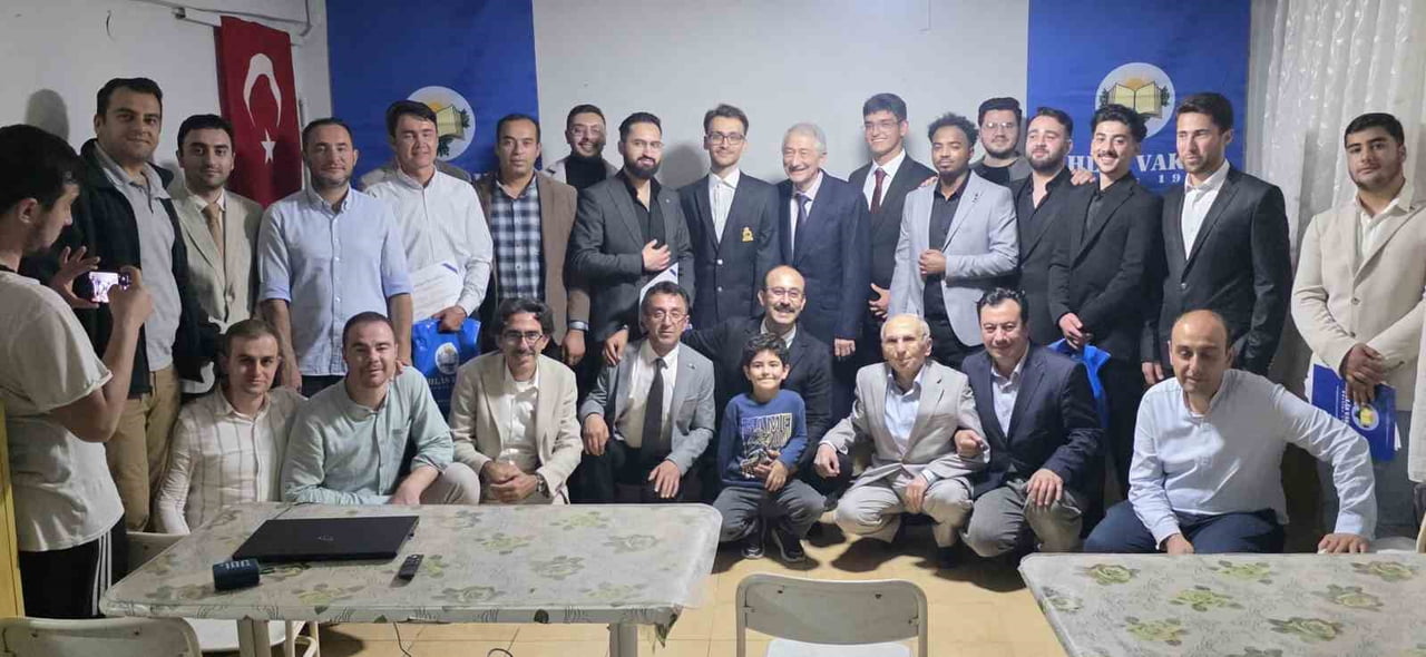 KÜTAHYA'DA FAALİYETLERİNİ SÜRDÜREN İHLAS VAKFI KÜTAHYA HUZUR ERKEK ÖĞRENCİ YURDU'NDA, EĞİTİM...