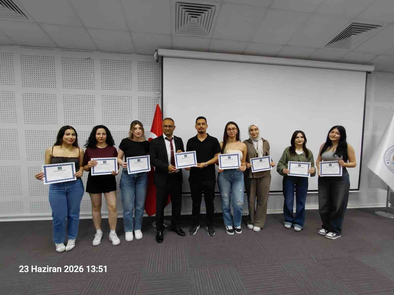 KÜTAHYA'DA GÖRME ENGELLİ ÖĞRENCİLERİN ÜNİVERSİTE YOLCULUĞUNA BÜYÜK DESTEK