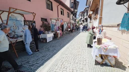 Kütahya'da yöresel lezzetler ve el sanatları etkinliği yeni sezonunu açtı