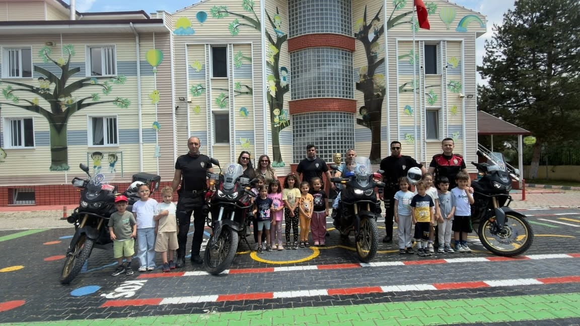 KÜTAHYA'DA YUNUS TİMLERİ, MİNİK ÖĞRENCİLERLE BULUŞTU