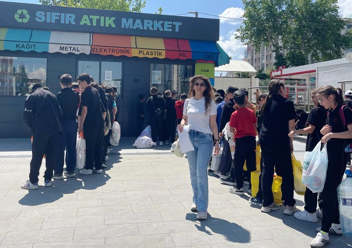 KÜTAHYA AHTERİ İMAM HATİP ORTAOKULU’NDAN SIFIR ATIK PROJESİNE ANLAMLI DESTEK