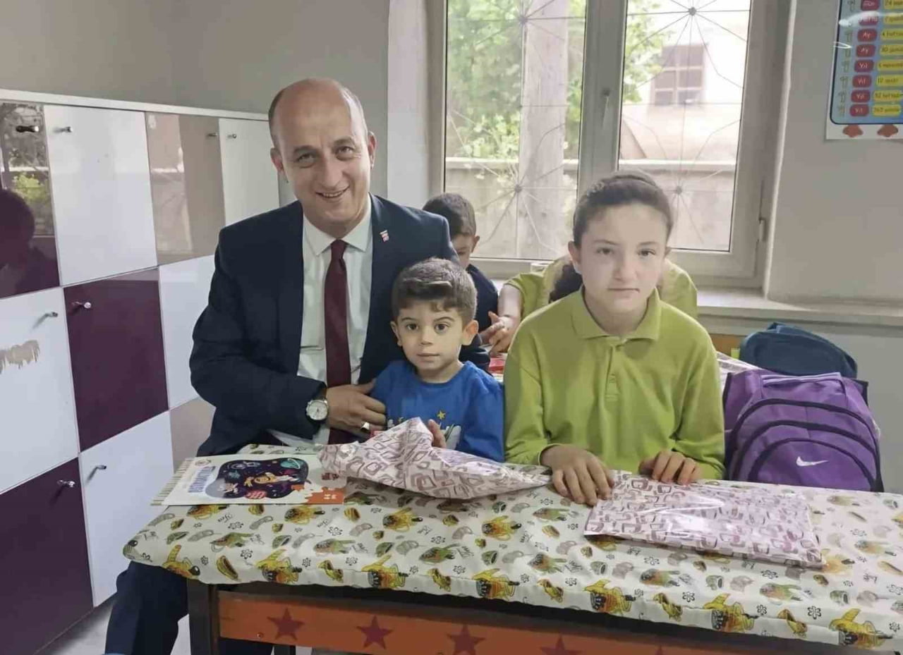 KÜTAHYA ASE SOSYAL BİLİMLER LİSESİ’NDEN GÜLDÜREN KÖYÜ OKULUNA ANLAMLI ZİYARET