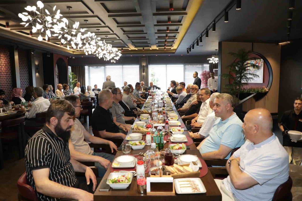 KÜTAHYA ÇİNİSİNİN GELECEĞİ MASAYA YATIRILDI