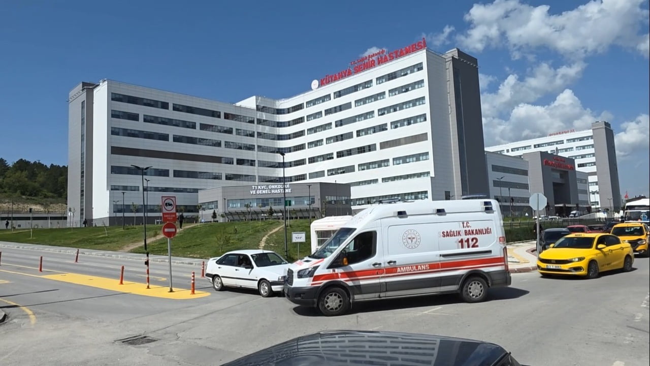 KÜTAHYA’DA OKUL ETKİNLİĞİNDE GIDA ZEHİRLENMESİ ŞÜPHESİ, 25 KİŞİ HASTANEYE BAŞVURDU