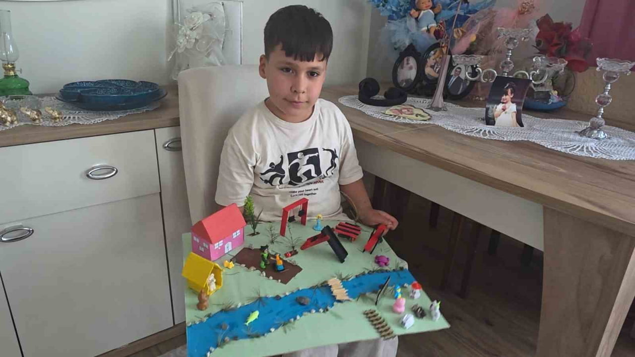 KÜTAHYA EMİNE ARIOĞUL İLKÖĞRETİM OKULU 3. SINIF ÖĞRENCİSİ GÖKTUĞ OKAYAY, "DOĞAL YAŞAM" TEMALI...
