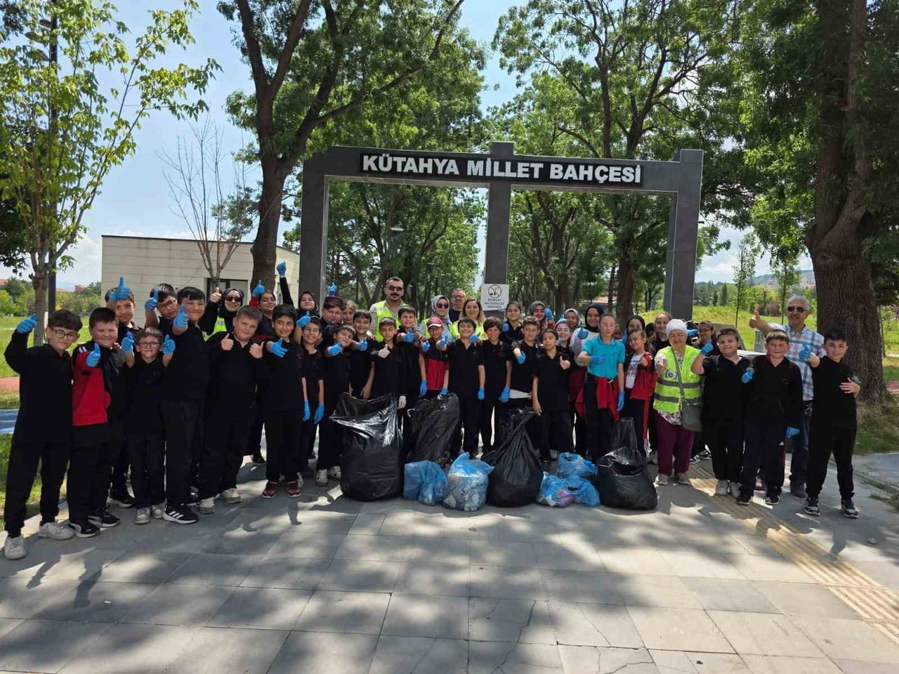 KÜTAHYA MERKEZ AHTERİ İMAM HATİP ORTAOKULU'NCA, ÇEVRE HAFTASI KAPSAMINDA ÇEVRE TEMİZLİĞİ ETKİNLİĞİ...