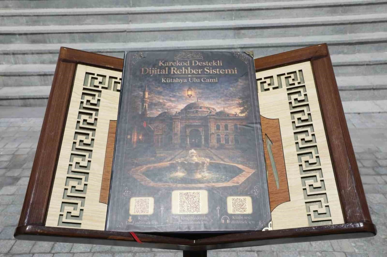 KÜTAHYA ULU CAMİİ’NDE 'KAREKODLU DİJİTAL REHBER SİSTEMİ' HİZMETE GİRDİ