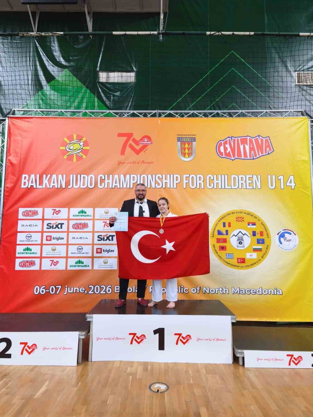 KUZEY MAKEDONYA’DA DÜZENLENEN U14 BALKAN JUDO ŞAMPİYONASI’NDA MİLLİ FORMAYLA MÜCADELE EDEN...