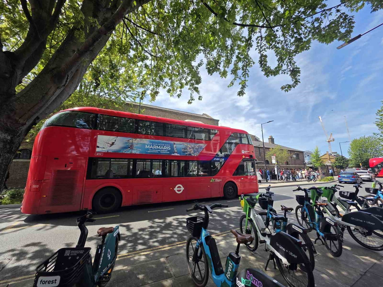 LONDRA SOKAKLARINDA MARMARİS VE FETHİYE RÜZGÂRI