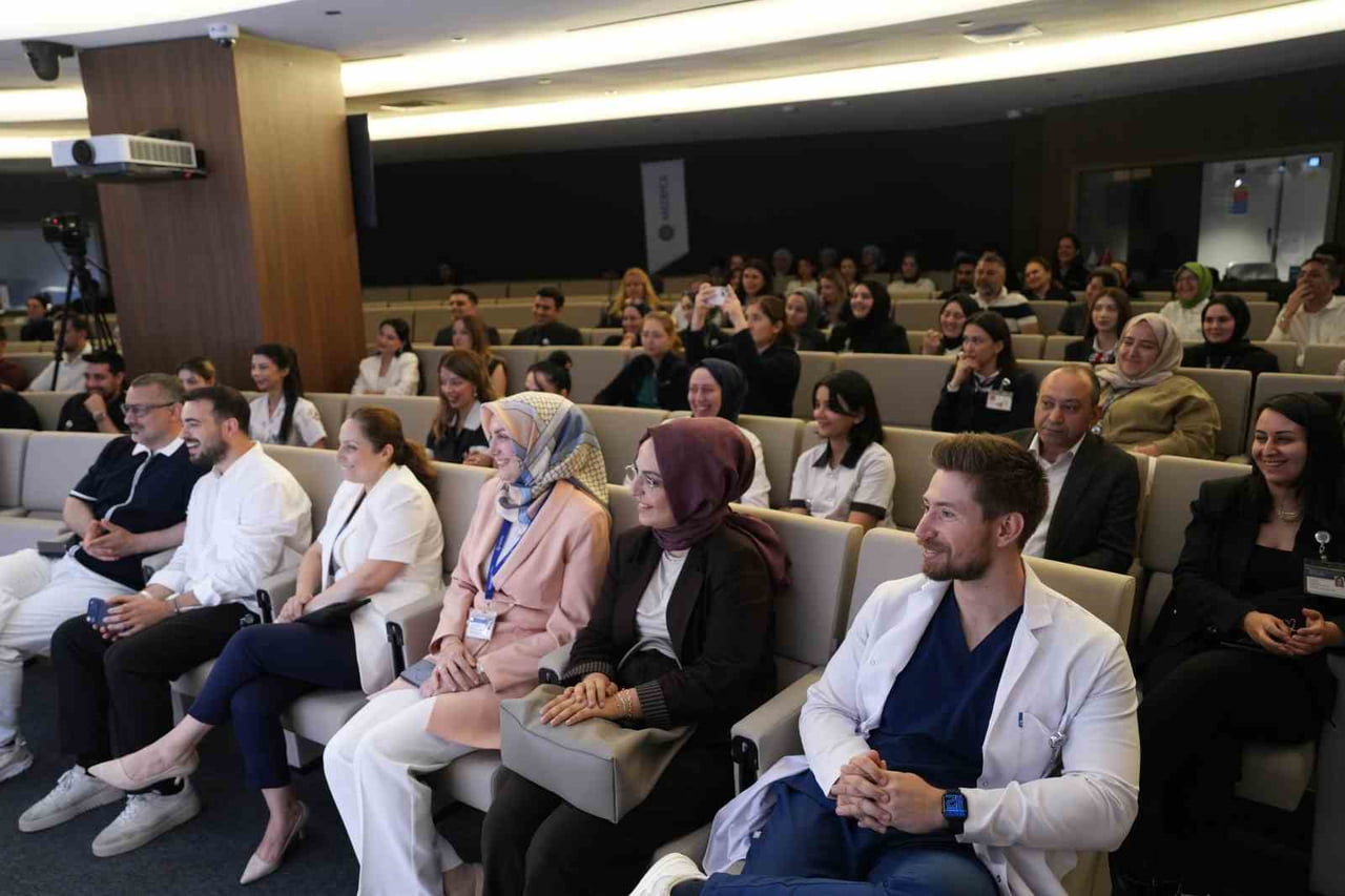 LONGEVİTY YAKLAŞIMIYLA DÜZENLENEN PANELDE, SAĞLIKLI YAŞ ALMANIN VE YAŞAM KALİTESİNİ ARTIRMANIN...