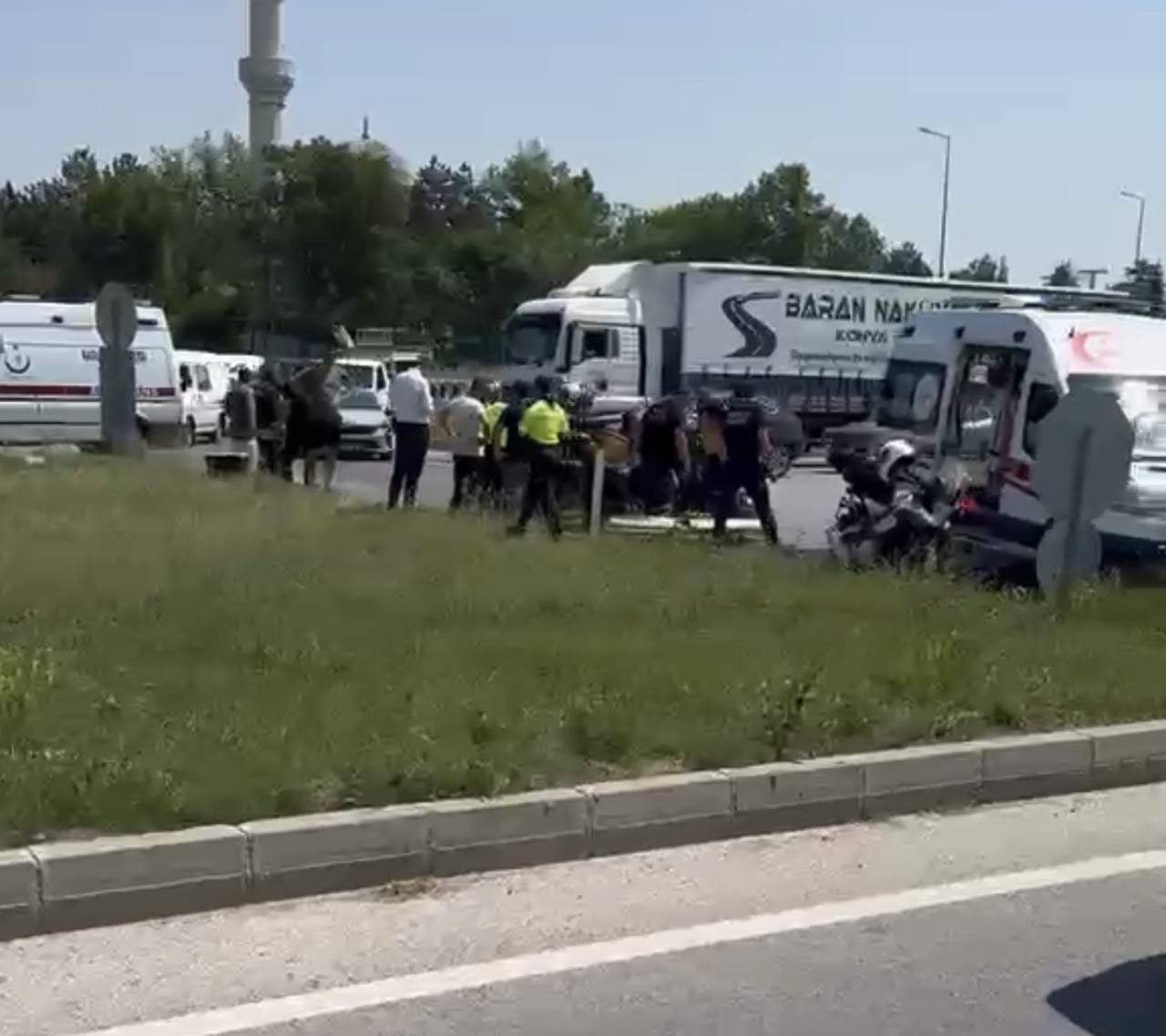 LÜLEBURGAZ’DA İKİ OTOMOBİLİN ÇARPIŞTIĞI KAZADA 6 KİŞİ YARALANDI