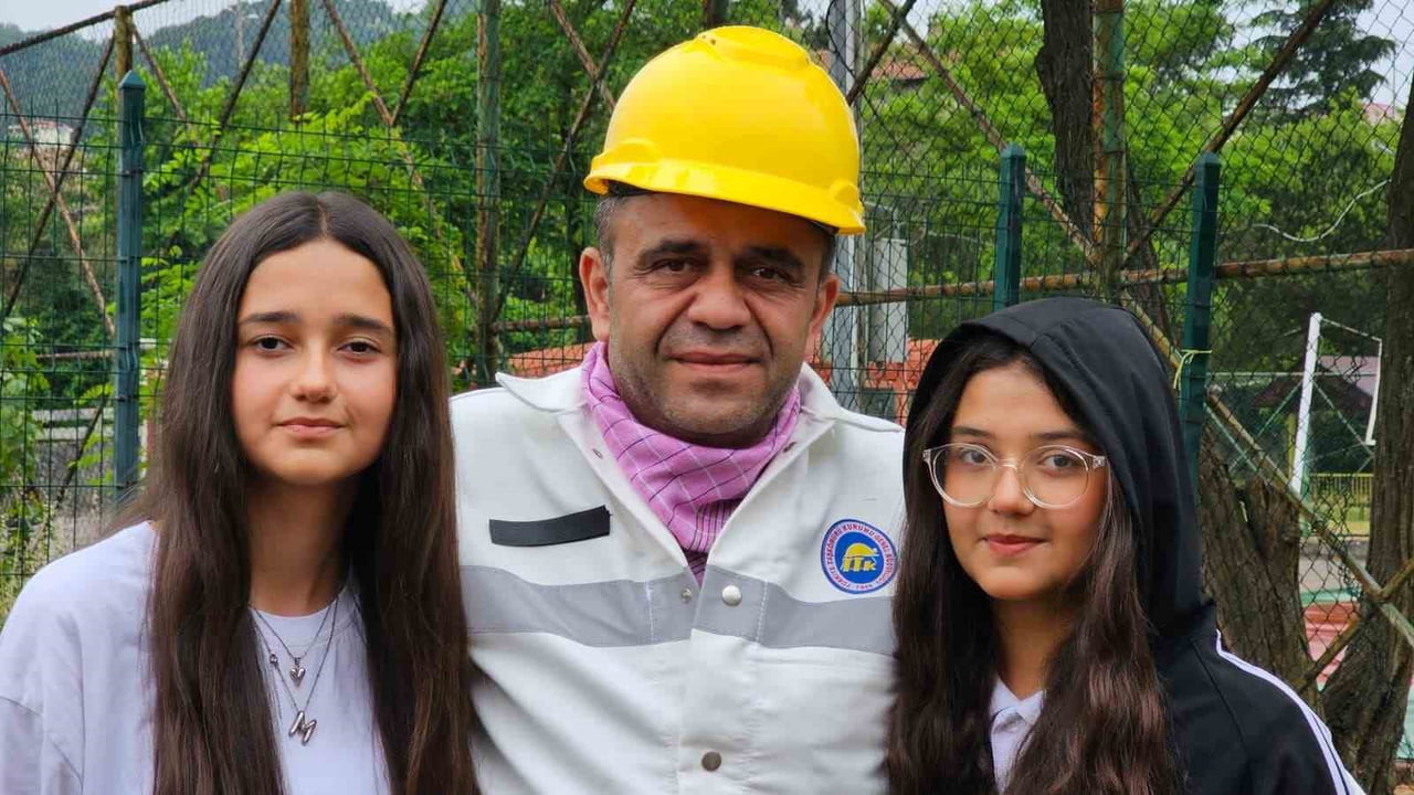 MADEN İŞÇİSİ ERKAN ÖNCÜ İSE "HER ZAMAN ÇOCUKLARIMIZ İÇİN VARIZ. MADEN OCAĞINDA EKMEK PARASI İÇİN...