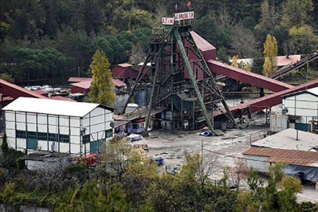 MADEN OCAĞINDA 5 GÜN ÖNCE ÇIKAN YANGIN NEDENİYLE ÜRETİM DURDU.