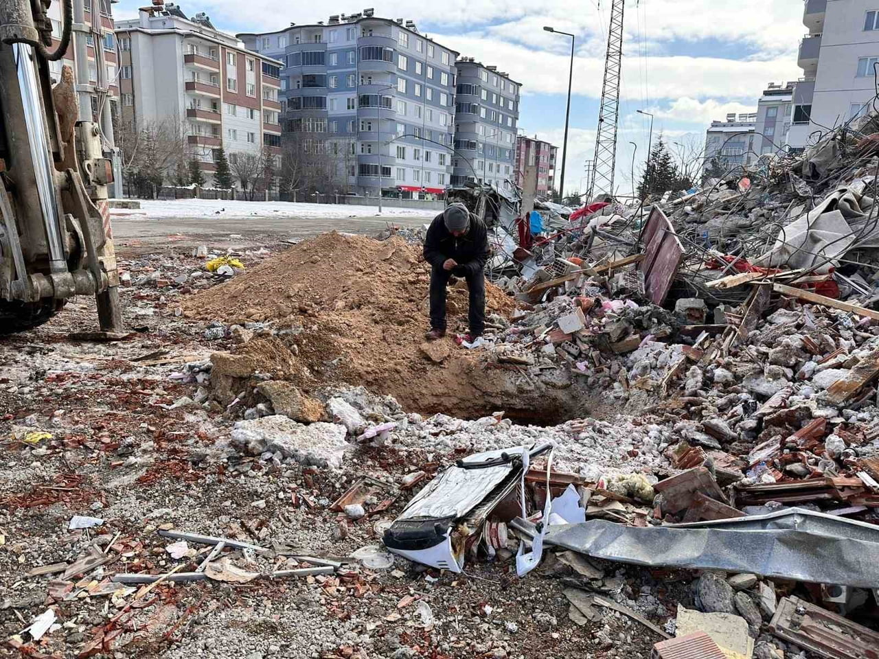 MAHKEME KARARINDA, BAZI SANIKLARIN "YARGILAMA SÜRECİNDEKİ SAYGILI TUTUMU, GEÇMİŞİ VE KİŞİLİĞİ"...