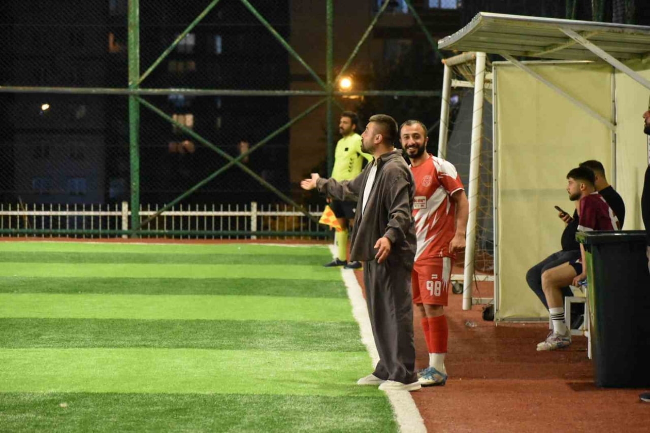 MAJOR 1. LİG'DE LİDER DURUMDA BULUNAN OVALIBAĞ FK, GERİDE KALAN 6 HAFTADA ORTAYA KOYDUĞU...