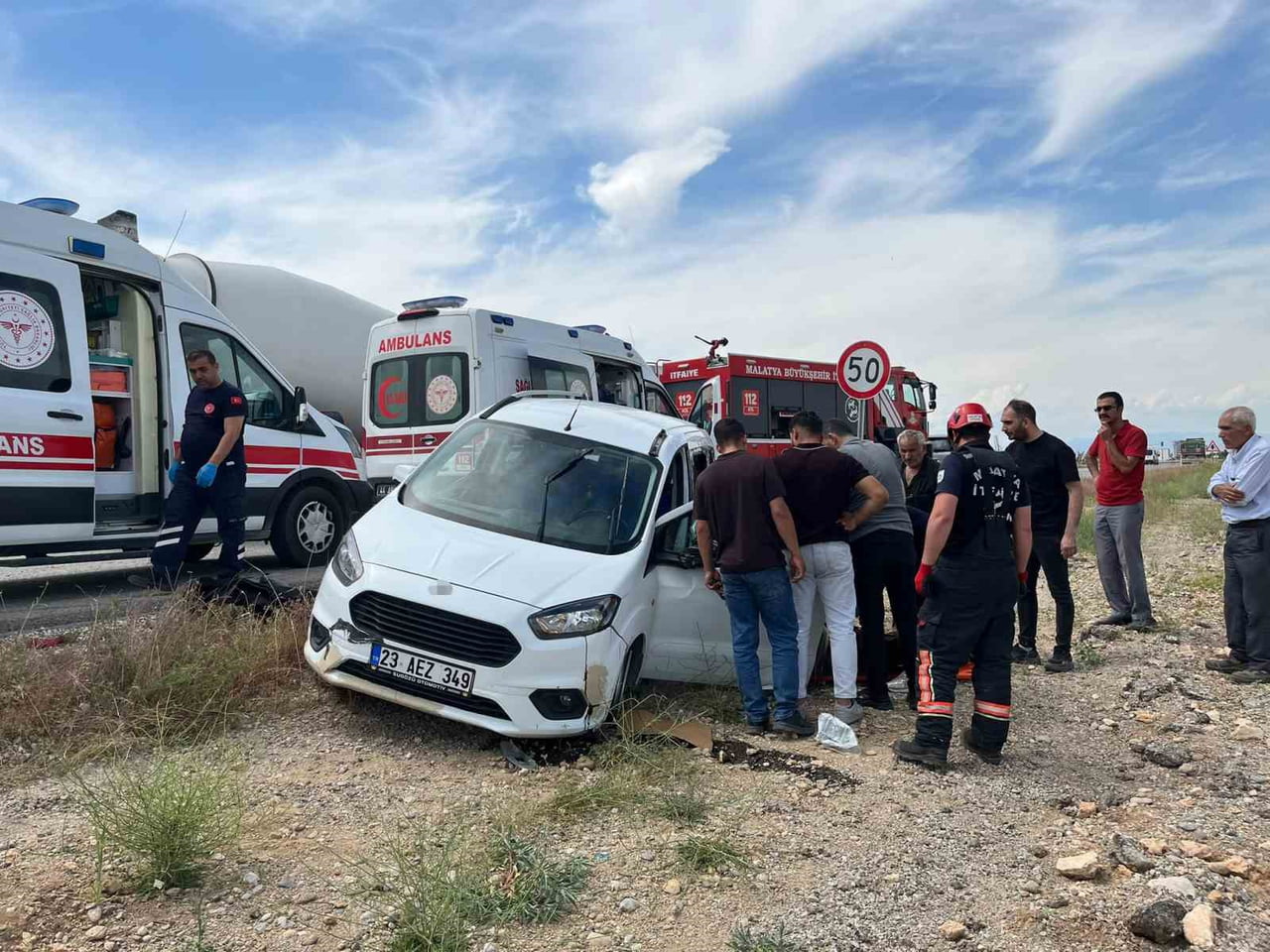 MALATYA'DA İKİ HAFİF TİCARİ ARACIN ÇARPIŞMASI SONUCU MEYDANA GELEN TRAFİK KAZASINDA 3 KİŞİ...