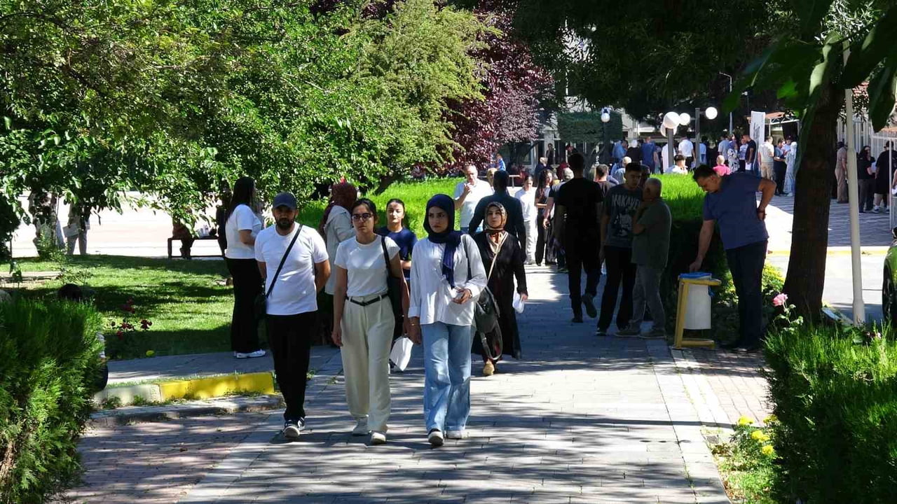 MALATYA'DA YKS HEYECANI BAŞLADI