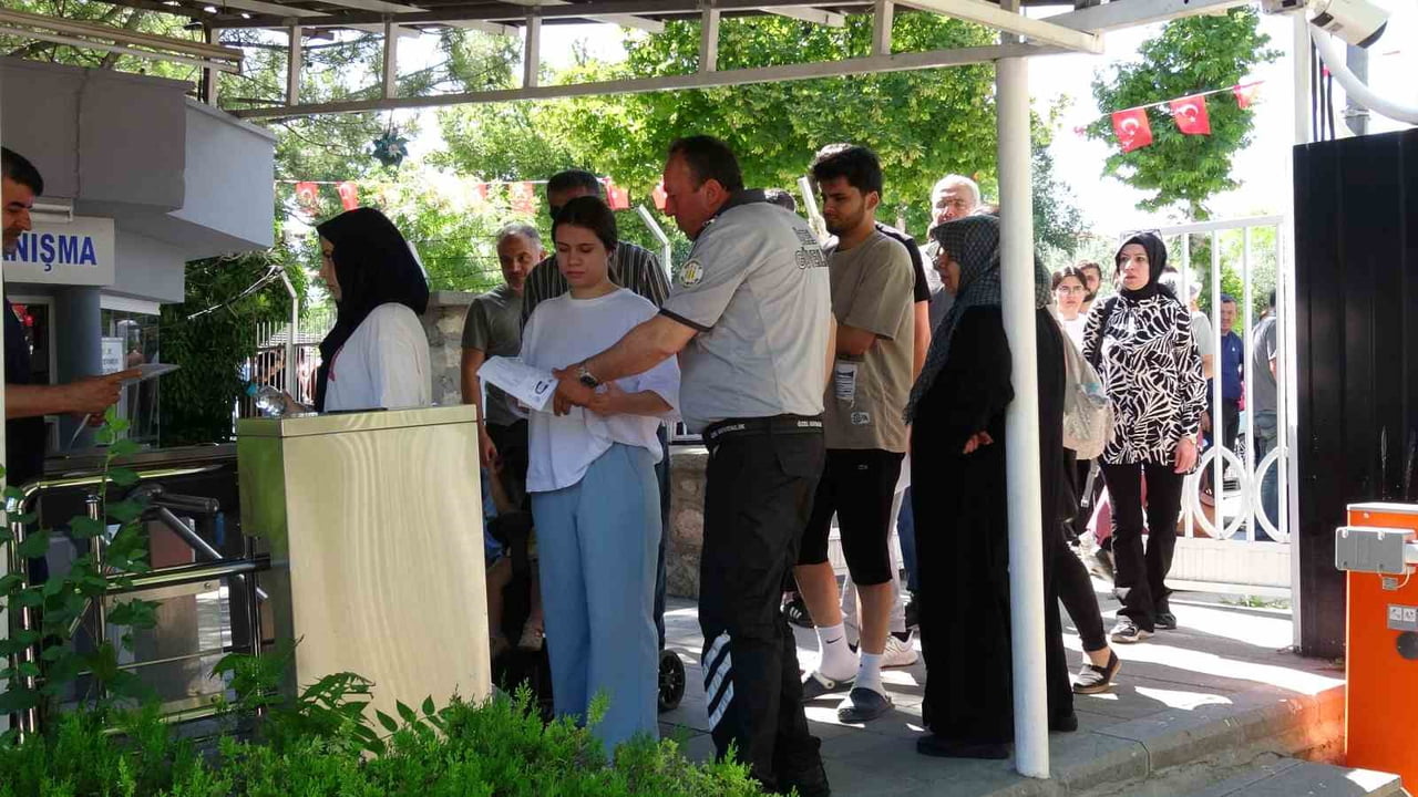 MALATYA'DA YKS HEYECANI SÜRÜYOR