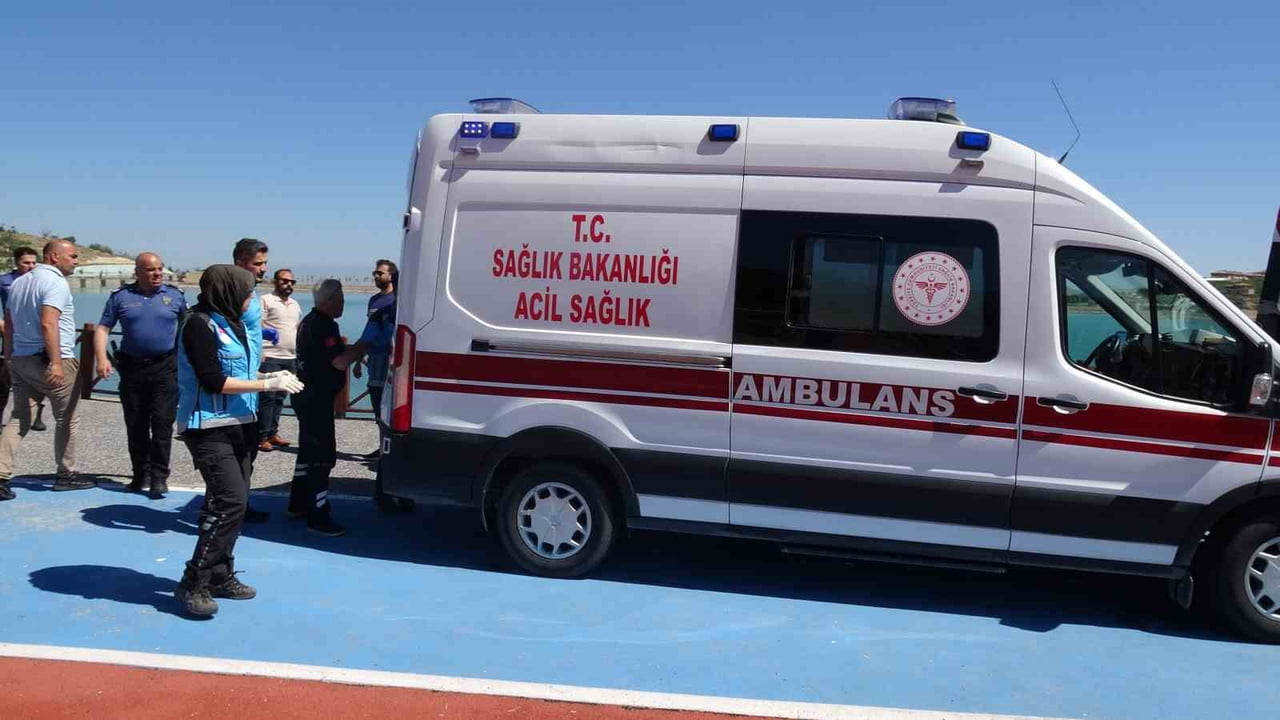MALATYA'NIN BATTALGAZİ İLÇESİNDEKİ ORDUZU GÖLETİ'NDE SU YÜZEYİNDE HAREKETSİZ HALDE BULUNAN KİŞİ...