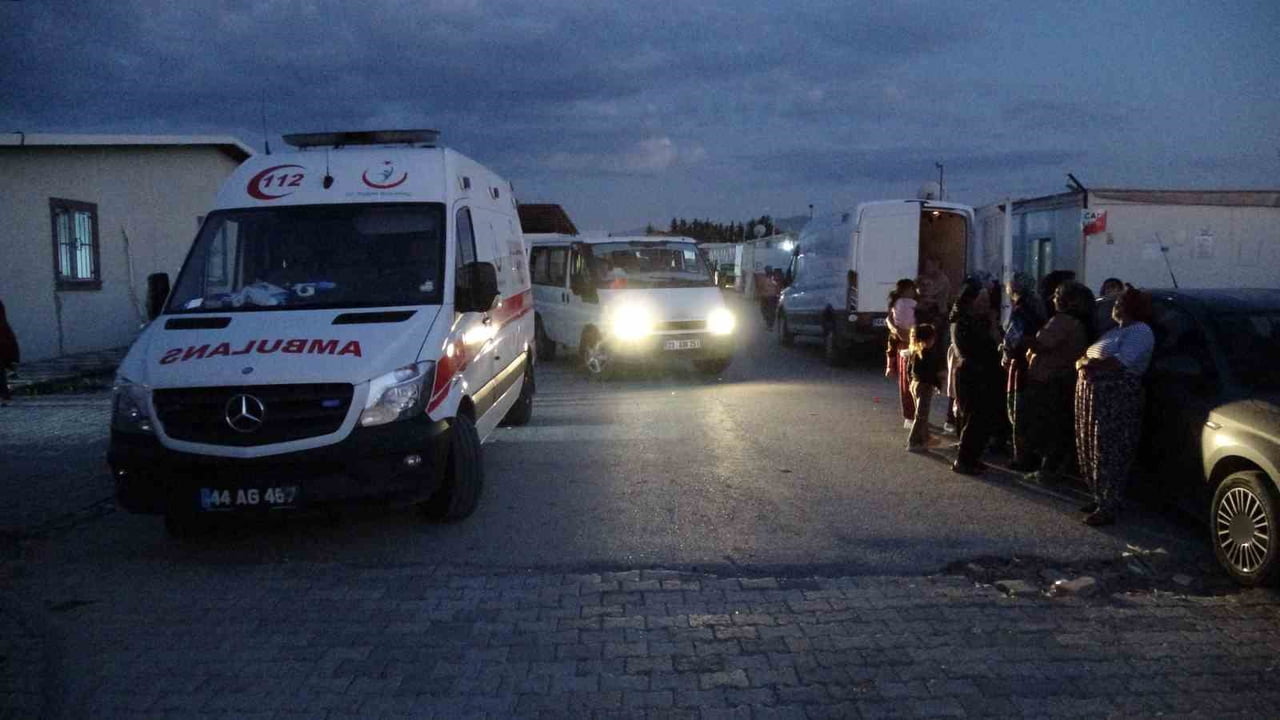 MALATYA'NIN YEŞİLYURT İLÇESİNDE BİR KİŞİ, YALNIZ YAŞADIĞI KONTEYNERDE ÖLÜ BULUNDU.