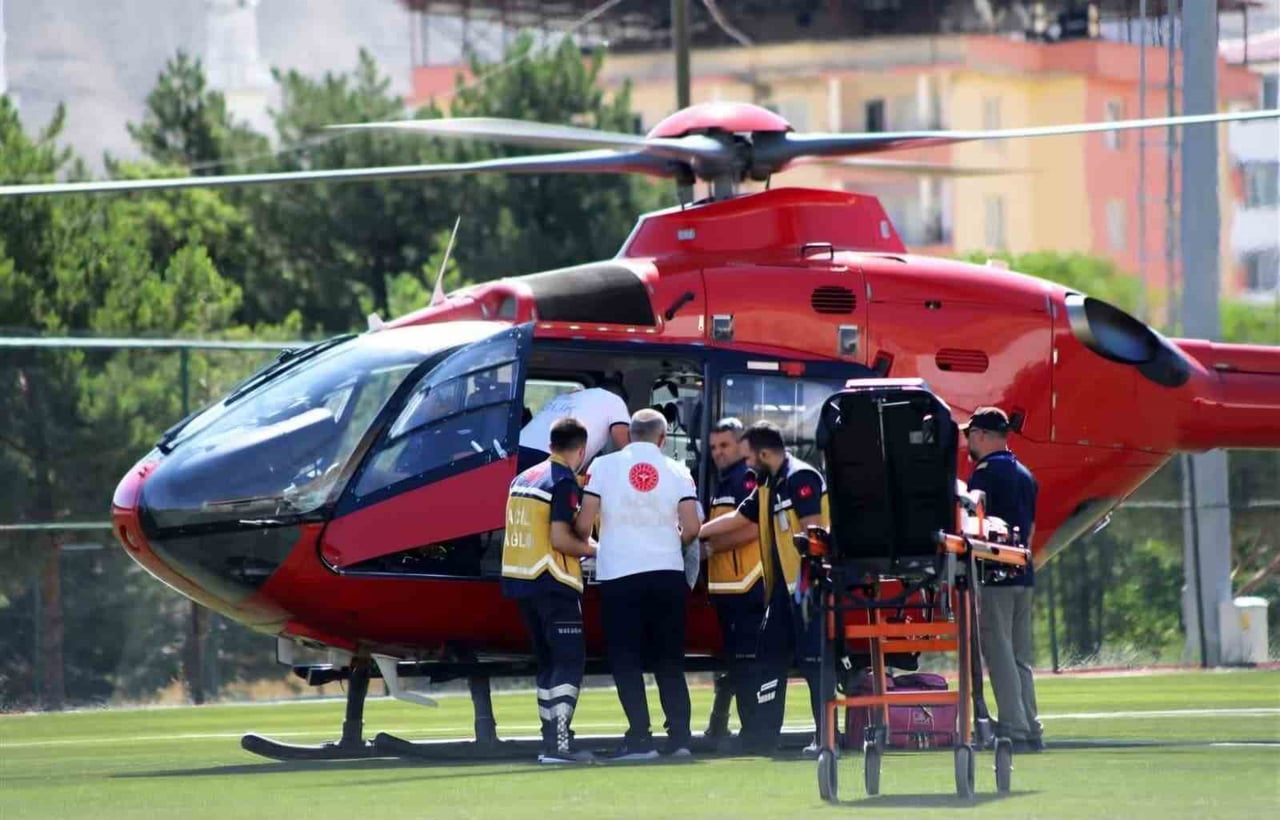 MALATYA’DA AMBULANS HELİKOPTER 75 YAŞINDAKİ HASTA İÇİN HAVALANDI
