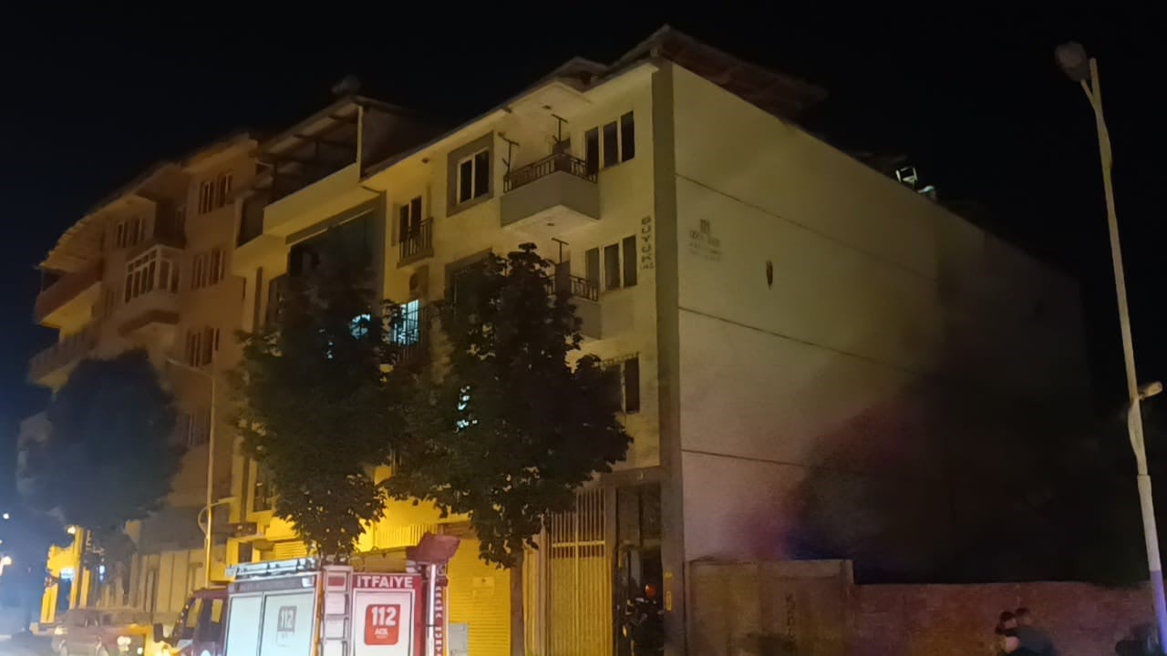MALATYA’DA APARTMAN ÇATISINDA GÖÇÜK