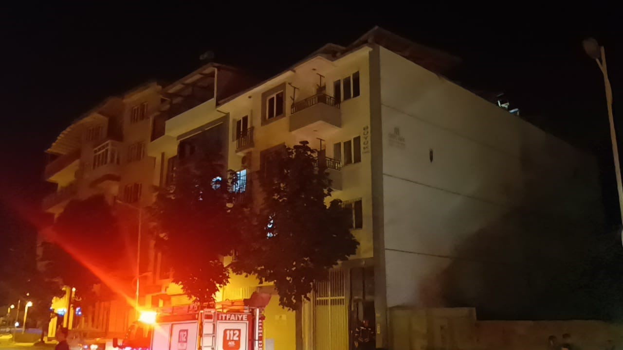 MALATYA’DA APARTMAN ÇATISINDA GÖÇÜK