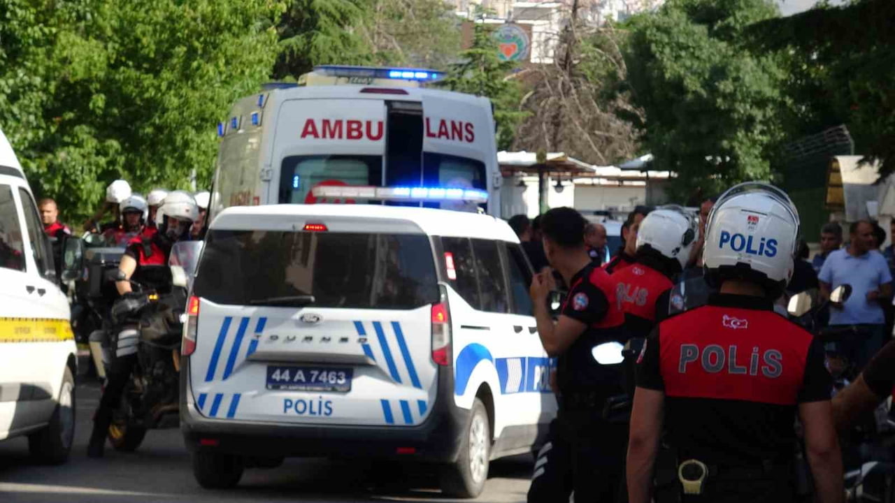 MALATYA’DA BABA CİNNETİ: 2 ÖLÜ 2 YARALI