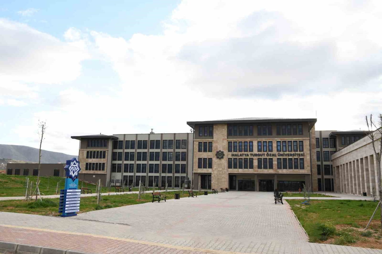 MALATYA TURGUT ÖZAL ÜNİVERSİTESİ’NDE BİLİŞİM TEKNOLOJİLERİ MESLEK YÜKSEKOKULU AÇILDI