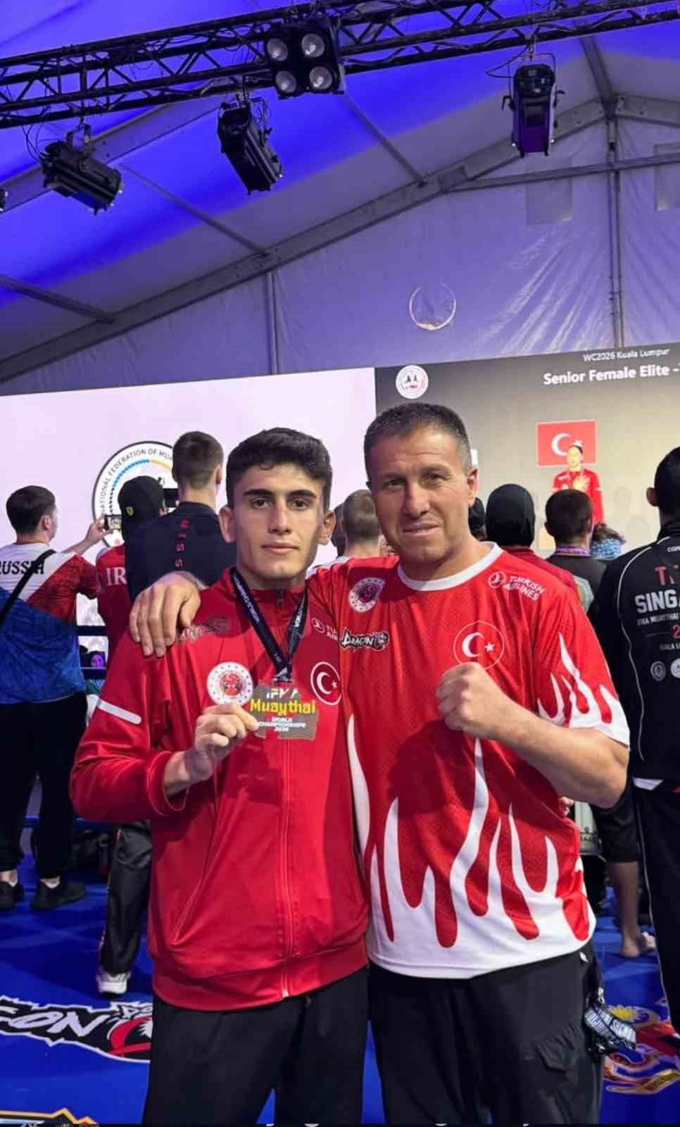 MALEZYA'NIN KUALA LUMPUR KENTİNDE DÜZENLENEN MUAYTHAİ ELİTE CLASS BÜYÜKLER DÜNYA ŞAMPİYONASI'NDA...