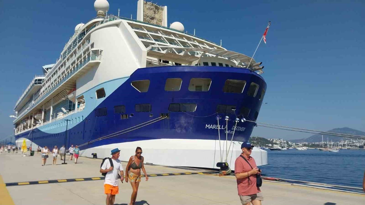 MALTA BAYRAKLI LÜKS KRUVAZİYER "MARELLA DİSCOVERY", BODRUM'A GELDİ.