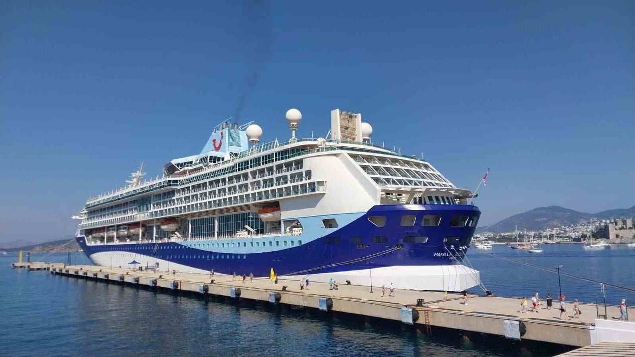 MALTA BAYRAKLI LÜKS KRUVAZİYER "MARELLA DİSCOVERY", BODRUM'A GELDİ.
