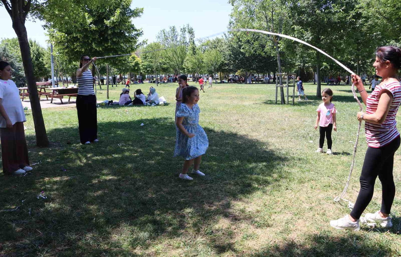 MALTEPE BELEDİYESİ’NE BAĞLI FINDIKLI MAHALLESİ EĞİTİM EVİ’NDE EĞİTİM GÖREN ÖĞRENCİLER, EĞİTİM...