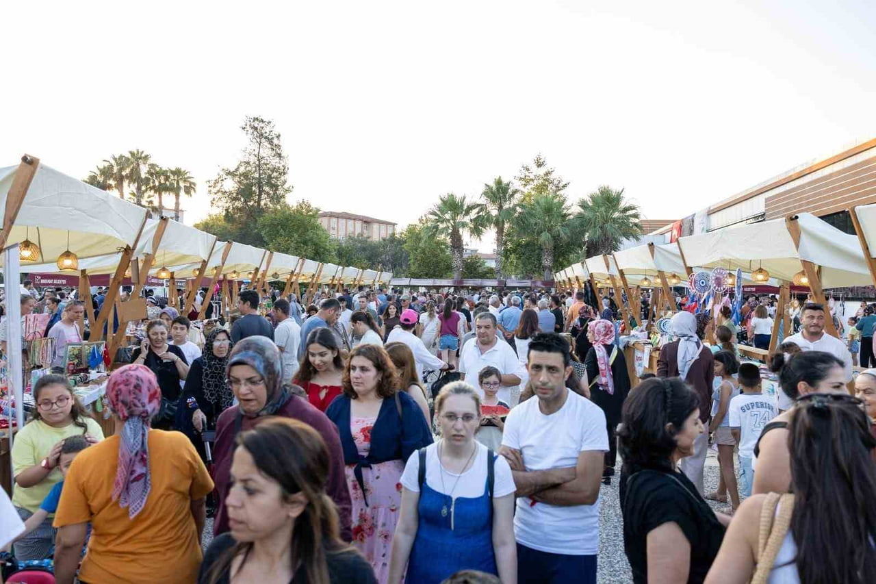 MANAVGAT BELEDİYESİ TARAFINDAN ATATÜRK KÜLTÜR MERKEZİ’NDE DÜZENLENEN MANAVGAT BELENOBASI KARPUZ...