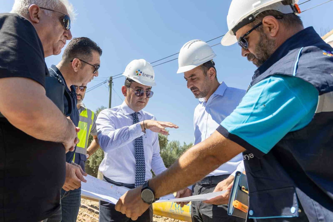 MANAVGAT’IN DOĞALGAZ ALTYAPISINA KAVUŞMASI İÇİN BAŞLATILAN ÇALIŞMALAR KAPSAMINDA BELEDİYE BAŞKAN...
