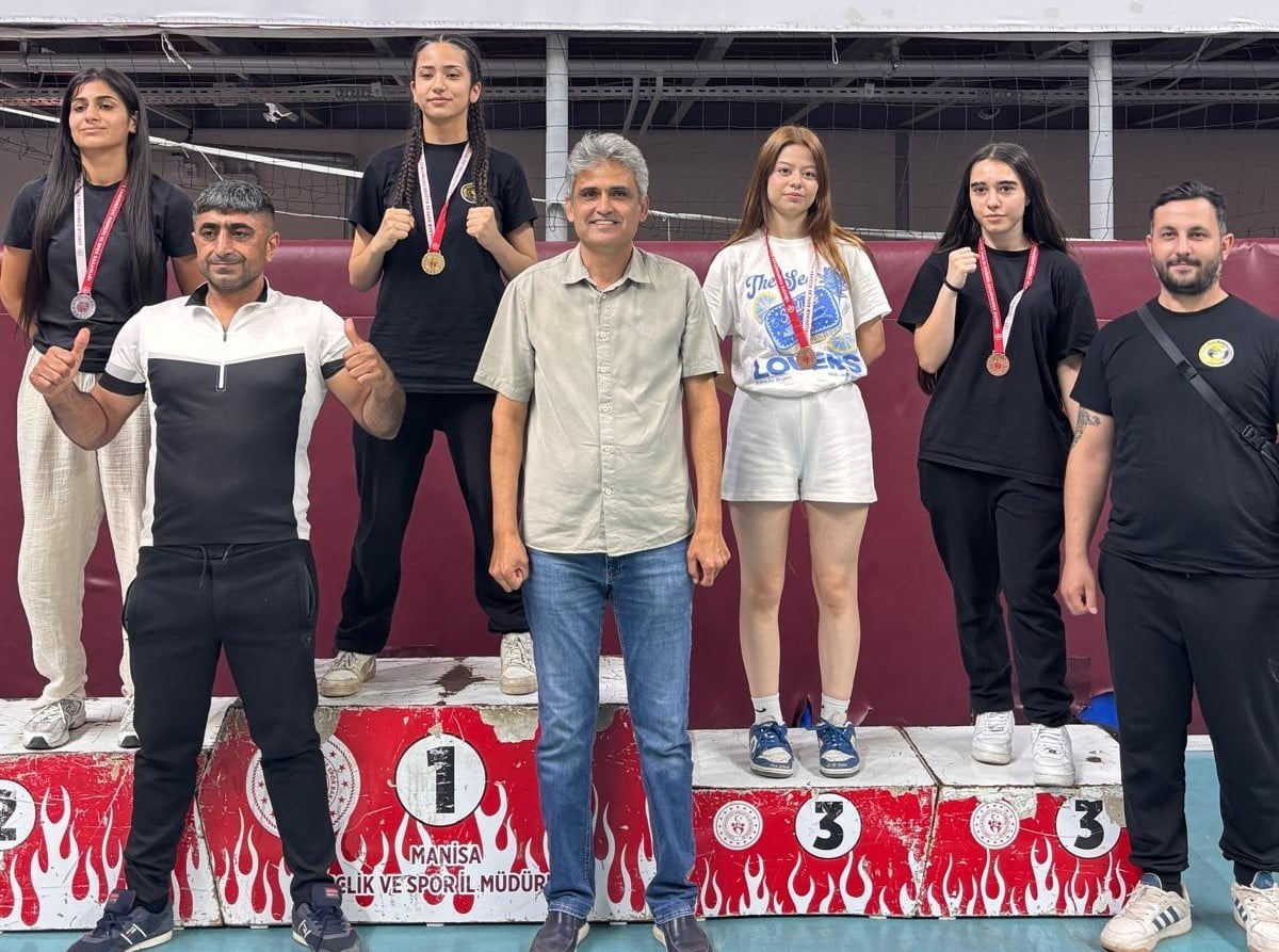 MANİSA'NIN AKHİSAR İLÇESİNDE DÜZENLENEN İLLER ARASI MUAYTHAİ ŞAMPİYONASI, ÜÇ GÜN BOYUNCA NEFES...